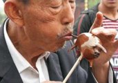 Chinese Street Vendor Creates Pig and Elephant Candy With Sugar Blowing