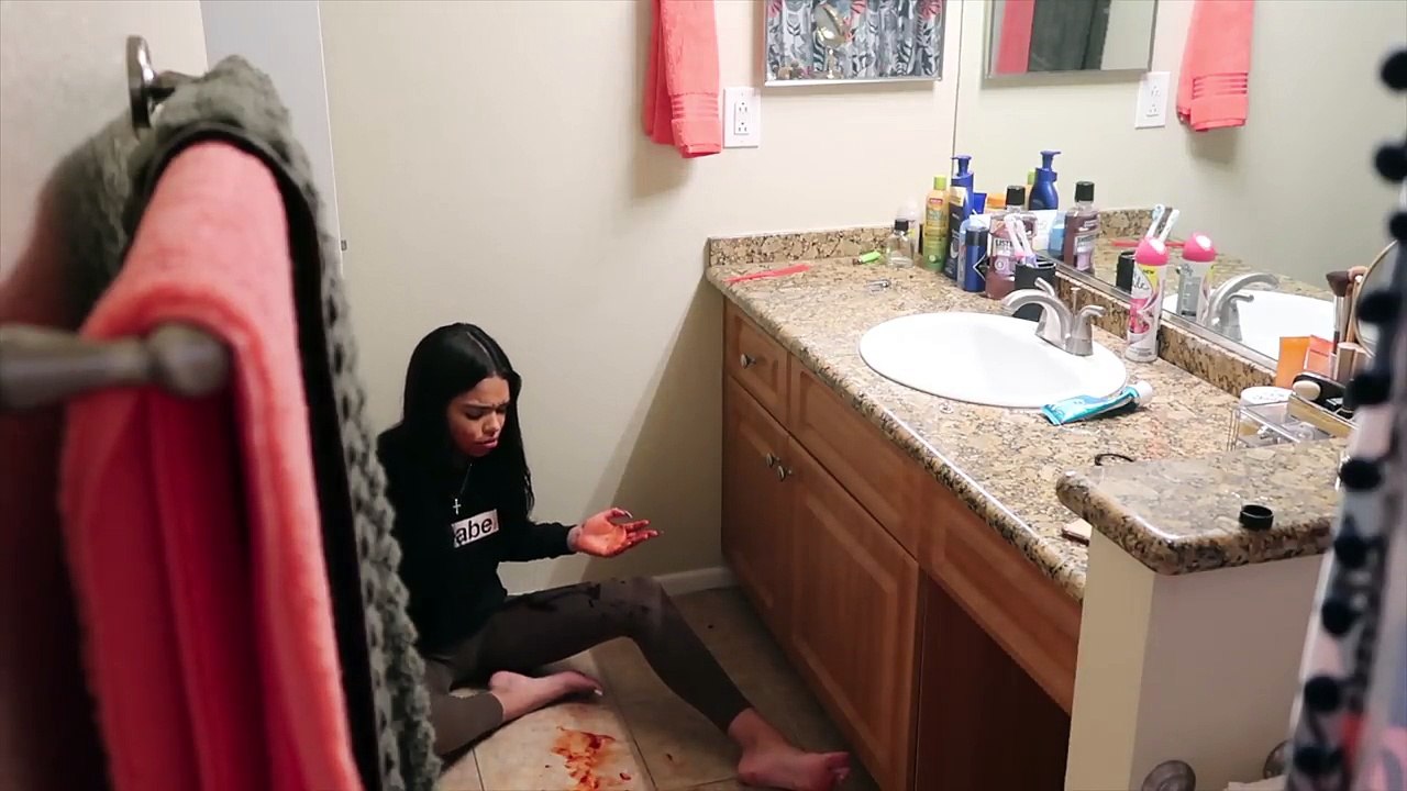 GIRLFRIEND THROWS UP BLOOD PRANK ON BOYFRIEND!!! #GOLDJUICE