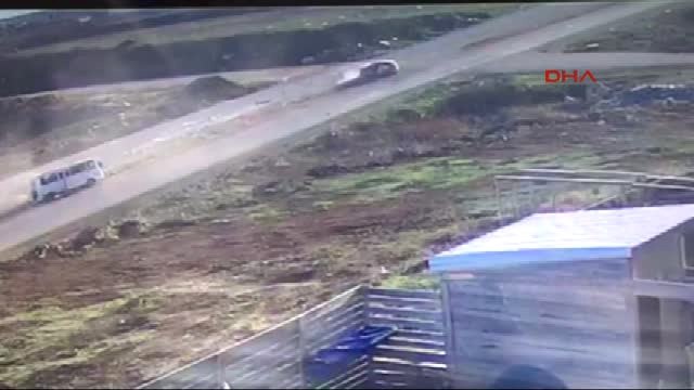 Bursa Servis Minibüsü, Otomobille Çarpışıp, Takla Attı; 9 Yaralı