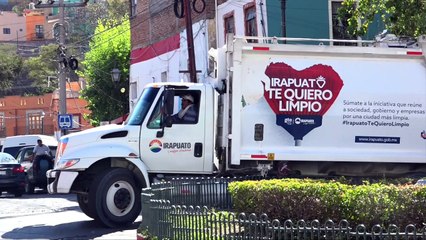 Ante la crisis de basura que vive la ciudad, camiones recolectores de basura de Irapuato, recorren las calles de la capi