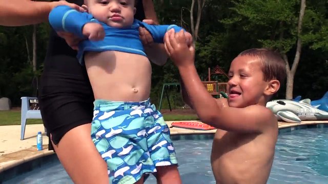 BABY RUNNING MAN CHALLENGE! (FUNnel Vision Random August 2016 Vlog)