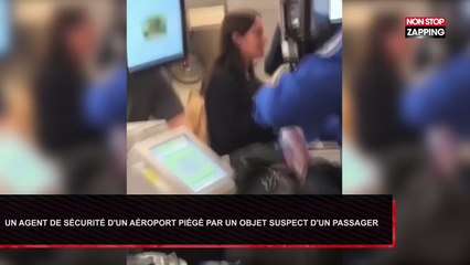 Un agent de sécurité d’un aéroport piégé par un objet suspect d'un passager (Vidéo)