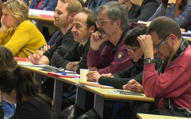 Education aux médias : comment l'école développe-t-elle l'esprit critique chez les élèves ?