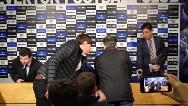 Cenk Tosun: Burada Kalıcı Olup, Türk Oyuncuların Önünü Açmak İstiyorum