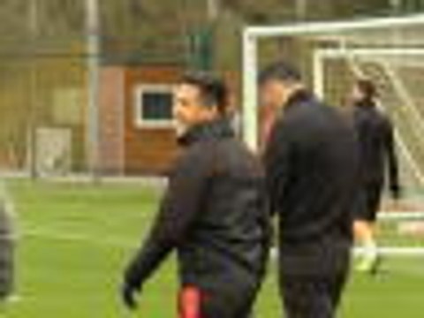 Mourinho expects Sanchez to join Man United 'soon or never'