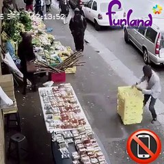 See what happened when they were using phone;must watch and share with friends