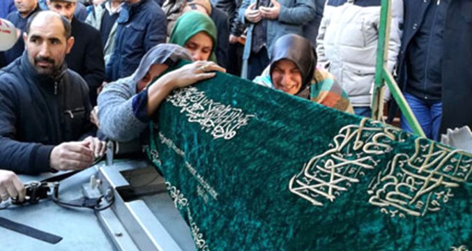 Yanlış İğne Sonucu Öldüğü İddia Edilen 7 Yaşındaki Çocuk Son Yolculuğuna Uğurlandı