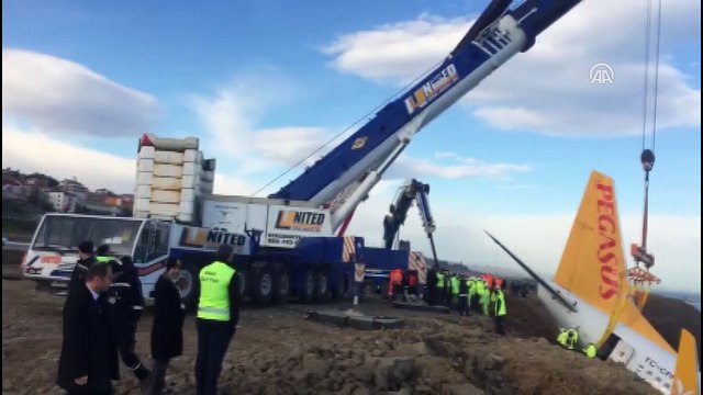 Pistten çıkan uçağı kaldırma çalışmaları - Uçağın yanından çekilen görüntüler - TRABZON