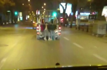 Kamyonet Üzerinde Tehlikeli Yolculuk