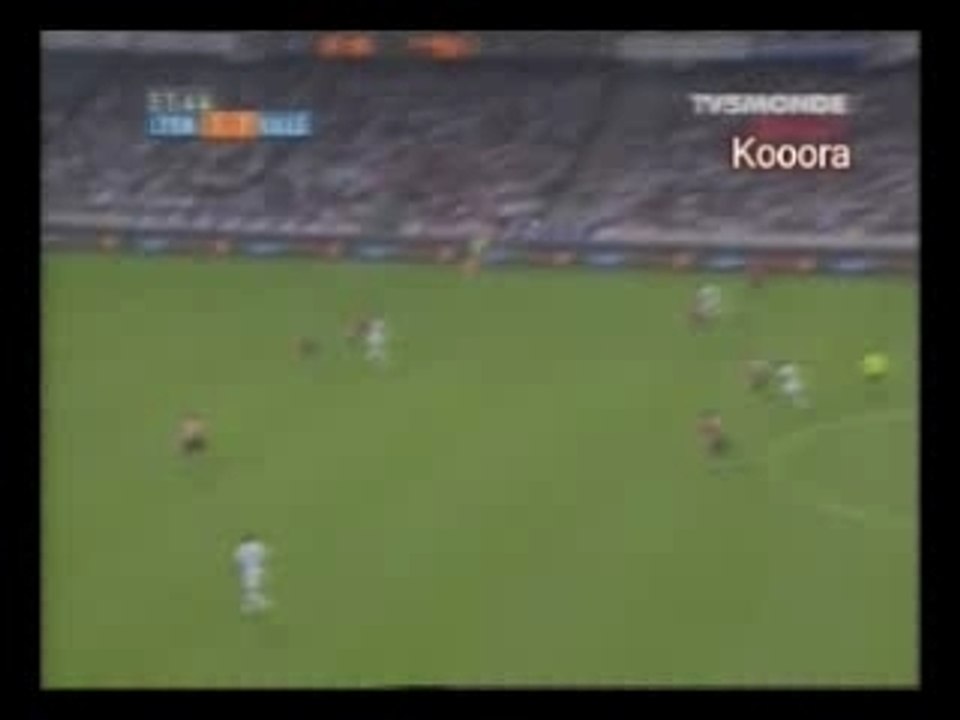 2-1 Juninho - Lyon-Lille 4-1 - [millimages.forumpro.fr][goal