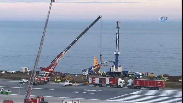 Pistten Çıkan uçağı Kurtarma Çalışmaları Devam Ediyor: Vinçler Getirildi