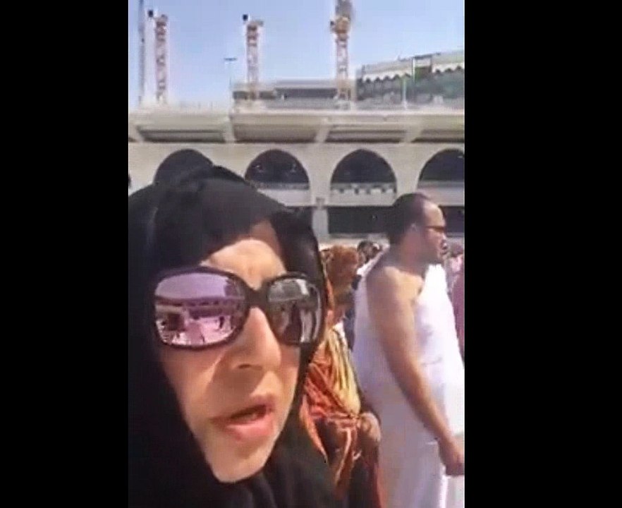 A Woman Badly Bashing And Crushing Sharif Brothers in Haram Sharif