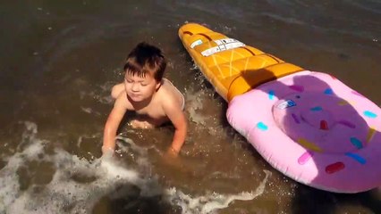 Fun babies with water Kids playing in the water Funny videos-fjlWPQKHKX4