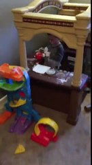 Quand ton fils explose le pot de crème dans la chambre...