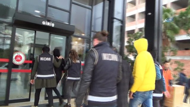 Gözaltına alınan 15 uyuşturucu taciri adliyede