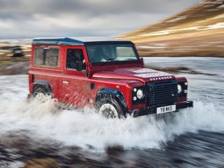 下载视频: VÍDEO: el Land Rover Defender sigue vivo, mira esta super versión