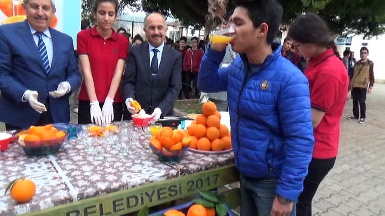 Öğrenciler “Portakal Sağlıklı Kal” etkinliği düzenledi