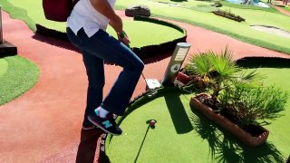 Mini Golf GAME and Toy Surprise Egg - Family Fun-4