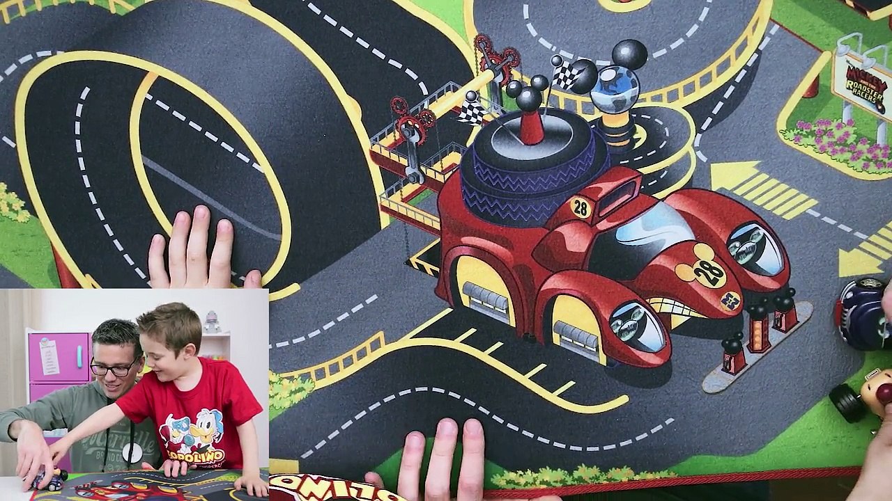 APERTURA SUPER PACCO DISNEY STORE: Topolino e gli amici del rally