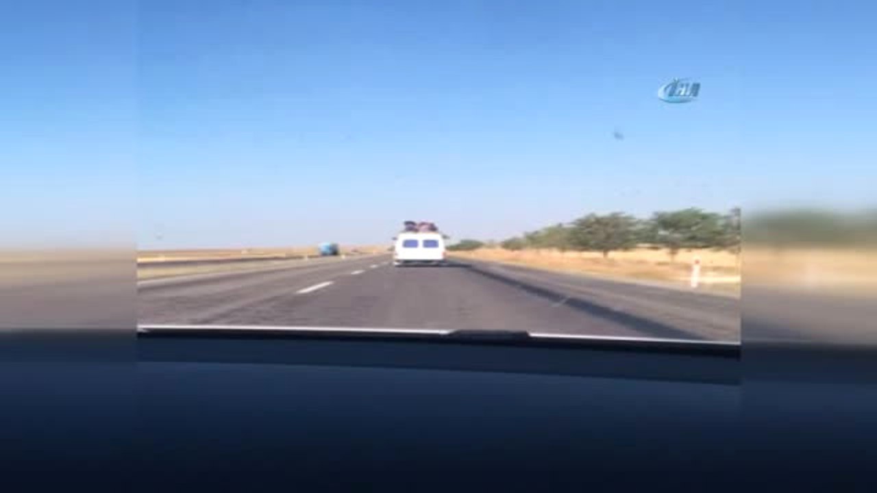 Mevsimlik İşçilerin Minibüs Üstünde Yolculuğu Kamerada