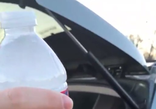 Park Ranger Demonstrates 'Flash Freezing' in Water Bottle as Temperatures Dip in Texas