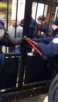 Les forces de l'ordre débloquent le centre de semi-liberté de Nancy-Maxéville, jeudi 18 janvier 2018.