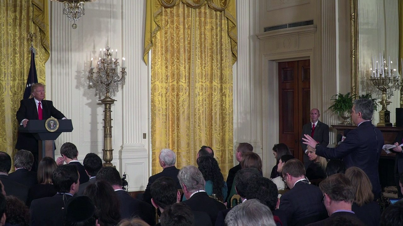 Trump revela ganadores de polémicos premios a "noticias falsas"