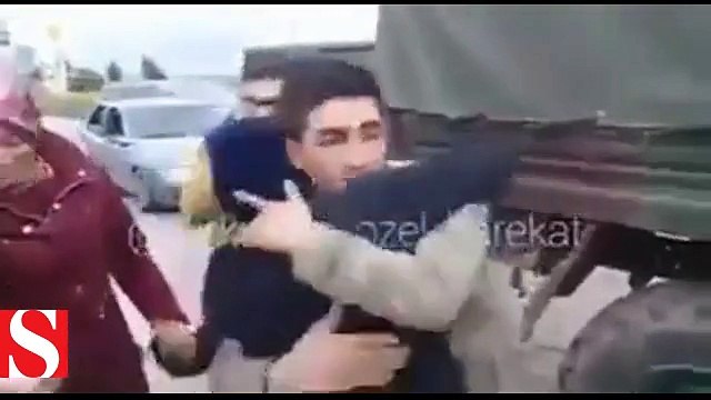 Vatandaşların Afrin konvoyunu durdurup askerlerle helalleşmesi izleyenleri duygulandırdı