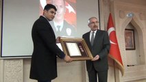 Mardin'de Şehit Yakınları ve Gazilere 'Devlet Övünç' Madalyası Verildi