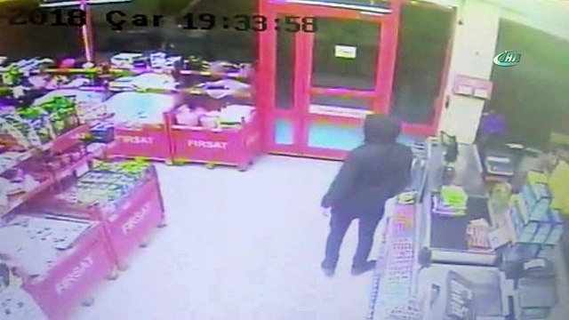 Kar maskeli 2 şahıs marketi böyle soydu