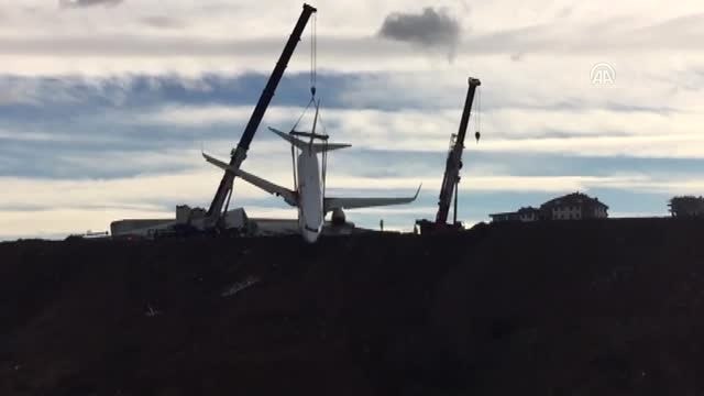 Pistten Çıkan Uçağı Kaldırma Çalışmaları - Denizden Çekilen Görüntüler (9)