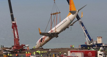 Trabzon Havalimanında Pistten Çıkan Uçak, Bulunduğu Yerden Çıkarıldı