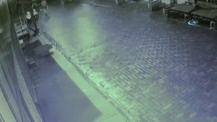 Sakar Kundakçı Dükkanı Yakmak İsterken Kendini Yaktı