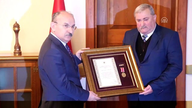 Şehit babası Şenel'e Devlet Övünç Madalyası ve Beratı Takdim edildi - KASTAMONU
