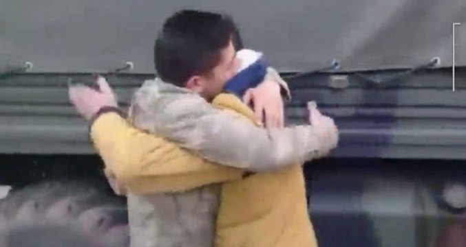 Afrin Konvoyunu Durdurup Mehmetçikle Helalleşen Vatandaşların Görüntüleri Duygulandırdı