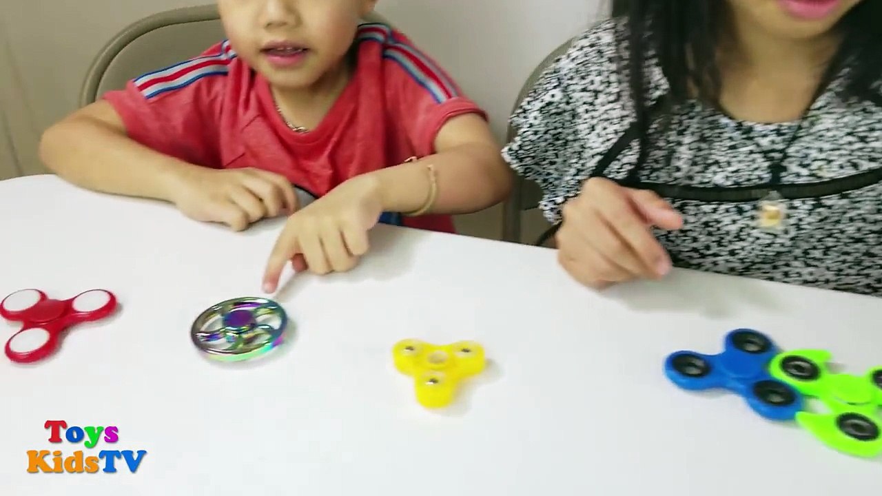 FIDGET SPINNER CHALLENGE and Amazing Spinners tricks ToysReview