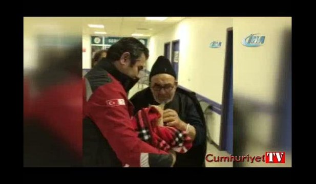 Evi yanan yaşlı adam kurtardığı kedisine kavuştu