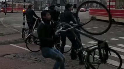 유럽에 최대 시속 200km 폭풍...2명 사망 피해 속출 / YTN