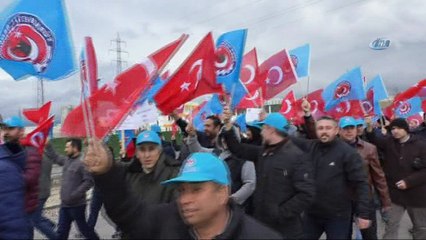 Metal işçilerinden tabutlu eylem