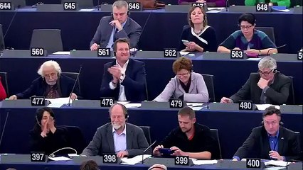 L'explosion de joie de Yannick Jadot après l'interdiction de la pêche électrique