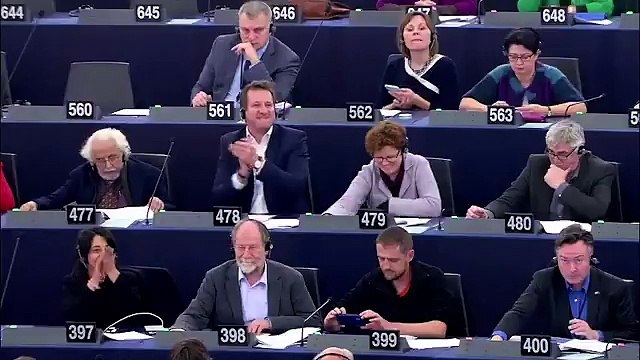 L'explosion de joie de Yannick Jadot après l'interdiction de la pêche électrique