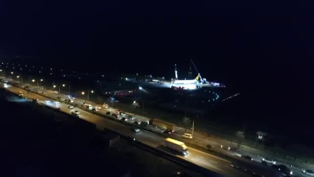 Kurtarılan Uçak Güvenli Bölgeye Çekildi