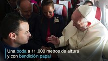 Chilenos fueron casados por el papa a bordo de avión