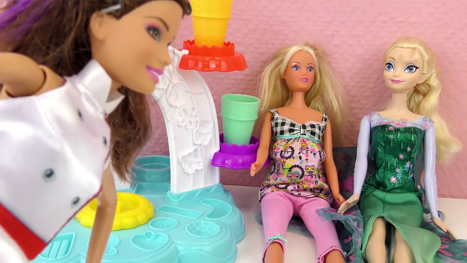 Barbie Film deutsch | Schwangere Steffi und Elsa essen leckere Fruchtbecher  aus Play Doh Eismaschin - Dailymotion Video