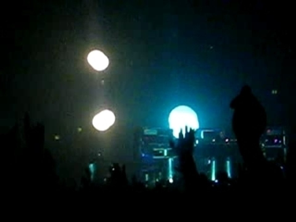 Chemical Brothers - Saturate (live @ Zenith Paris)