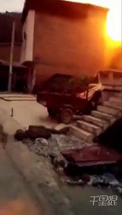 Chine : Un OVNI s'écrase et prend feu