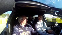 VÍDEO: Carlos Sainz enseña a Pablo Carreño a conducir en el Circuito del Jarama