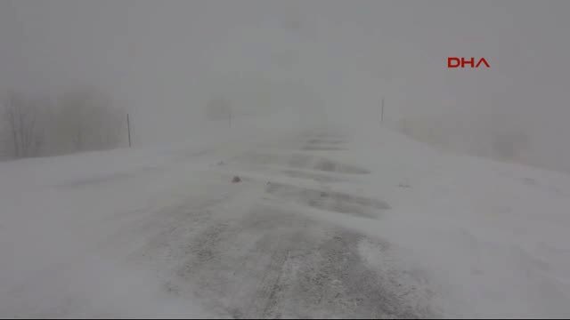 Tunceli-Erzincan Karayolu Kar ve Tipi Nedeniyle Ulaşıma Kapandı