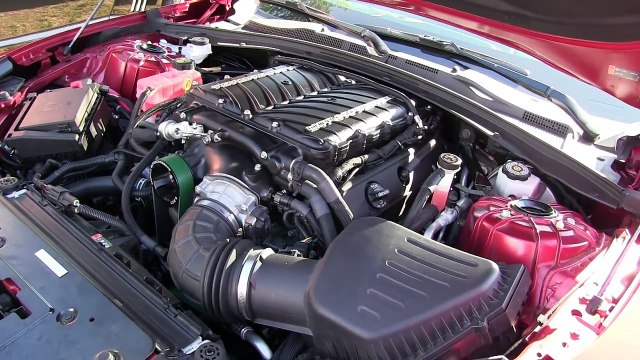 Hellcat vs 2016 Camaro SS Whipple Supercharged 1/4 mile drag race