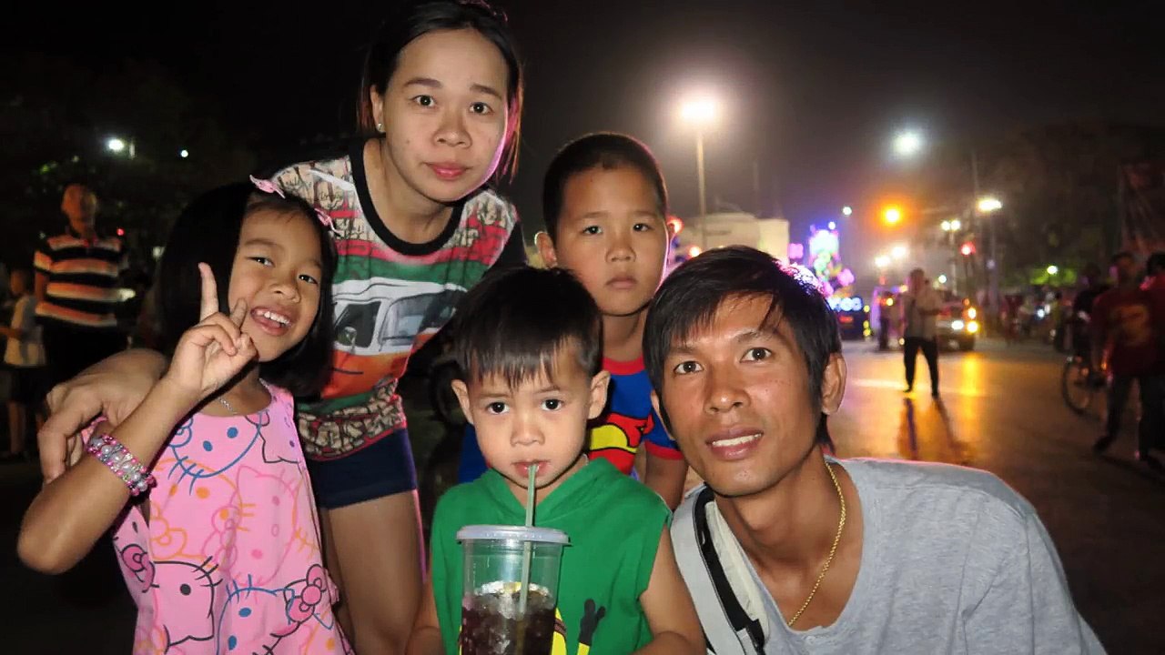 ทิกเกอร์จอมป่วนรีวิวของเล่น รถบังคับ vs วิ่งแข่งกับคน ใครเจ๋งกว่ากัน!!! / Tigger show